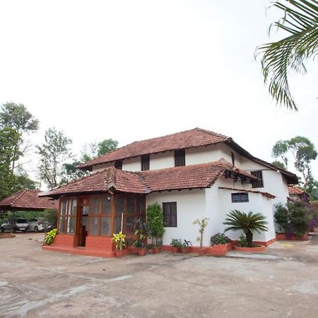 Sardar Bahadur'S Heritage Bungalow Estate Stay Napoklu Екстер'єр фото