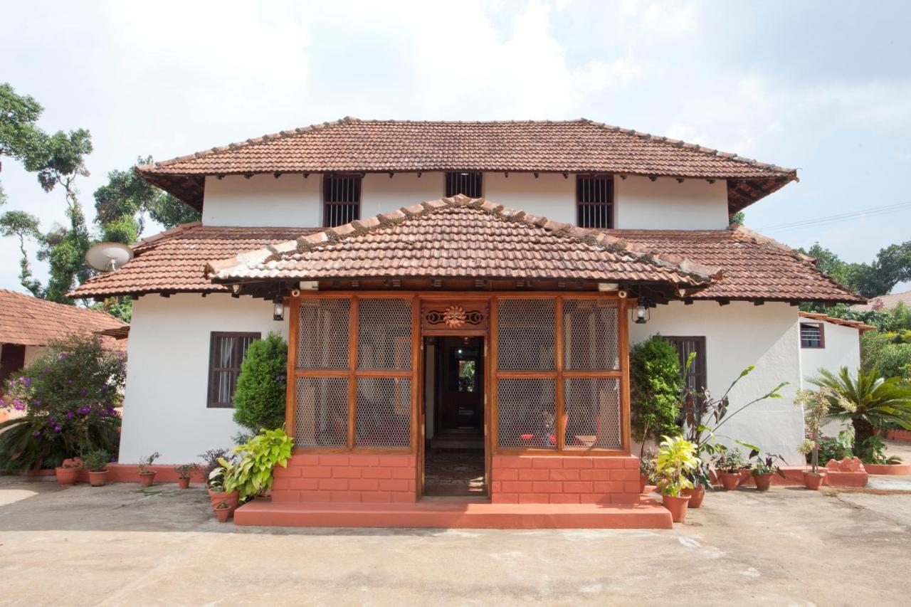 Sardar Bahadur'S Heritage Bungalow Estate Stay Napoklu Екстер'єр фото