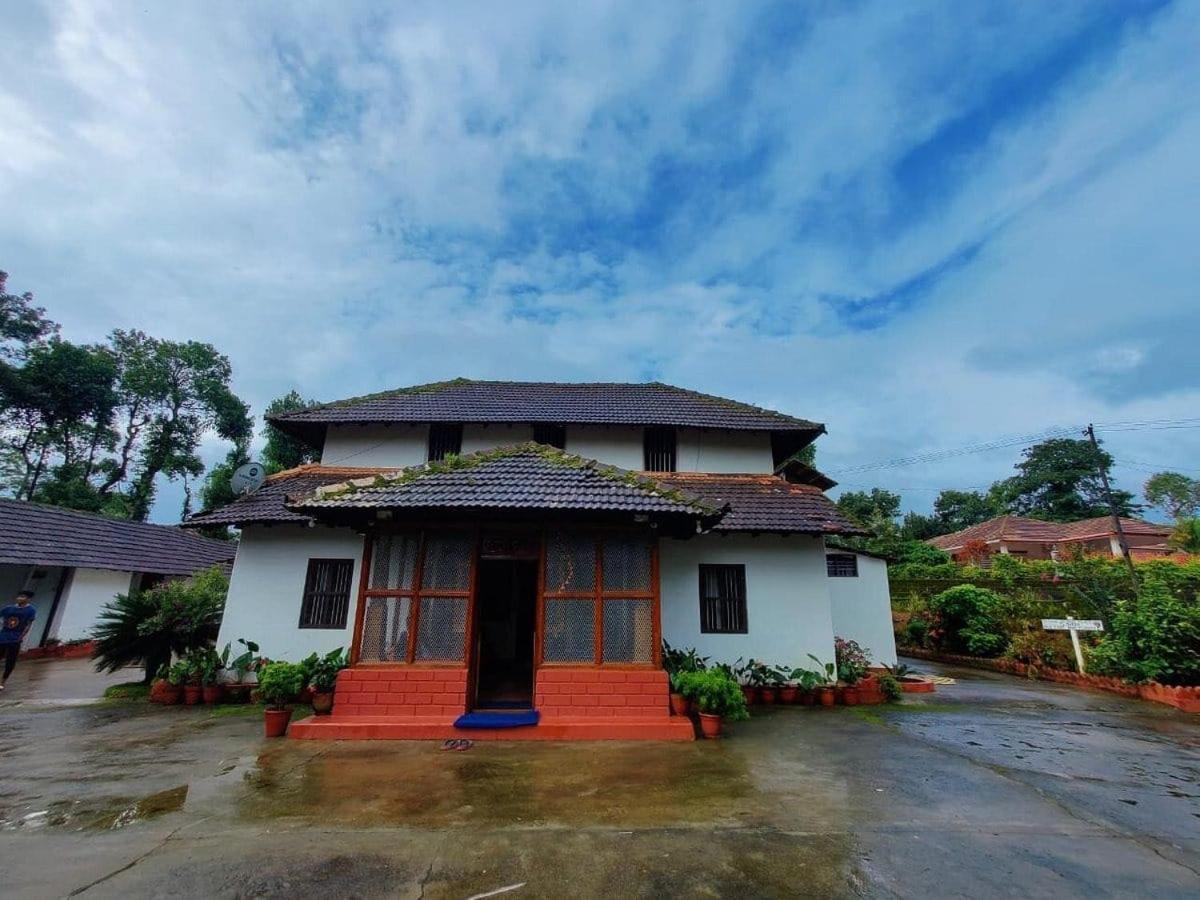 Sardar Bahadur'S Heritage Bungalow Estate Stay Napoklu Екстер'єр фото