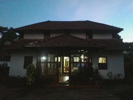 Sardar Bahadur'S Heritage Bungalow Estate Stay Napoklu Екстер'єр фото